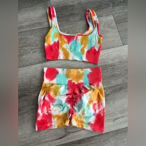 Size large scrunch butt workout set